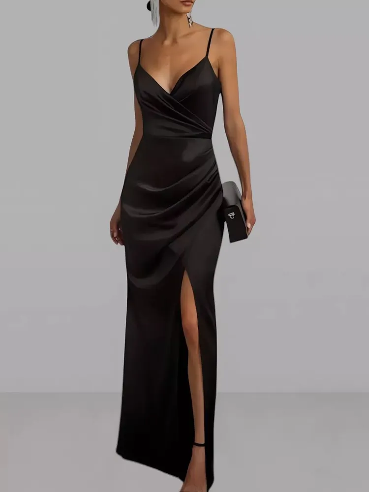 Платье Женский MOZZAR черный Бретельки Атлас Разрезы, Декольте, размер 48 Молния облегающий Однотонный с разрезом Макси