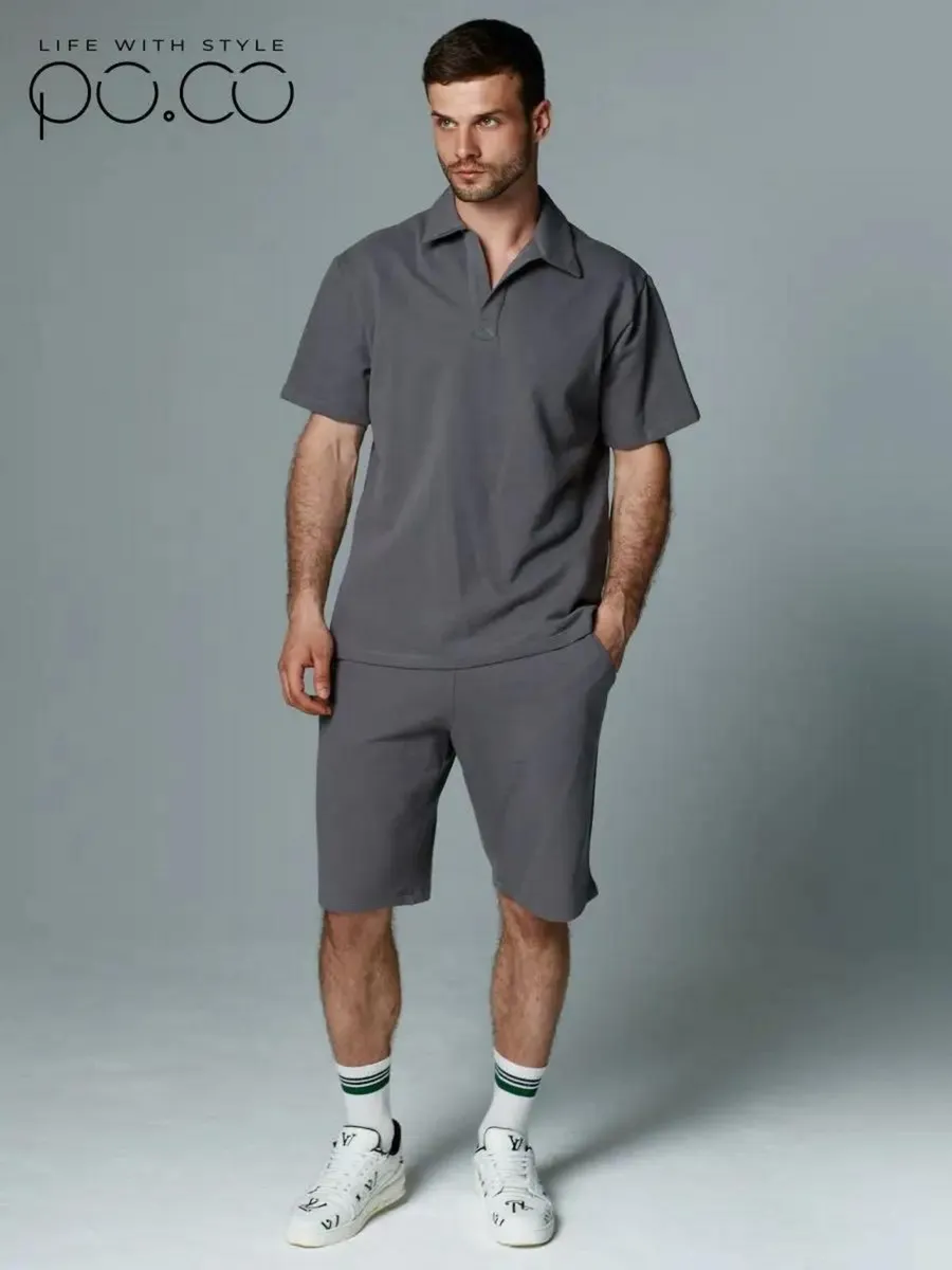 Костюм спортивный с футболкой и шортами летний