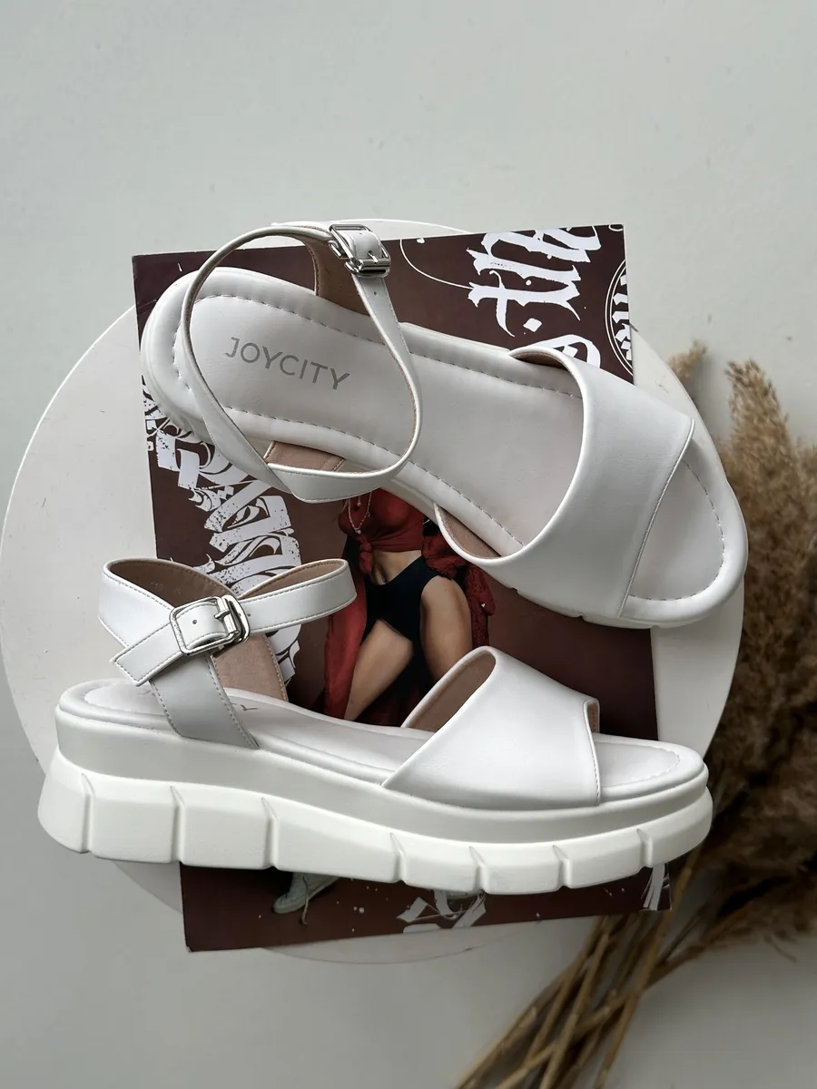 Босоножки открытые с ремешками