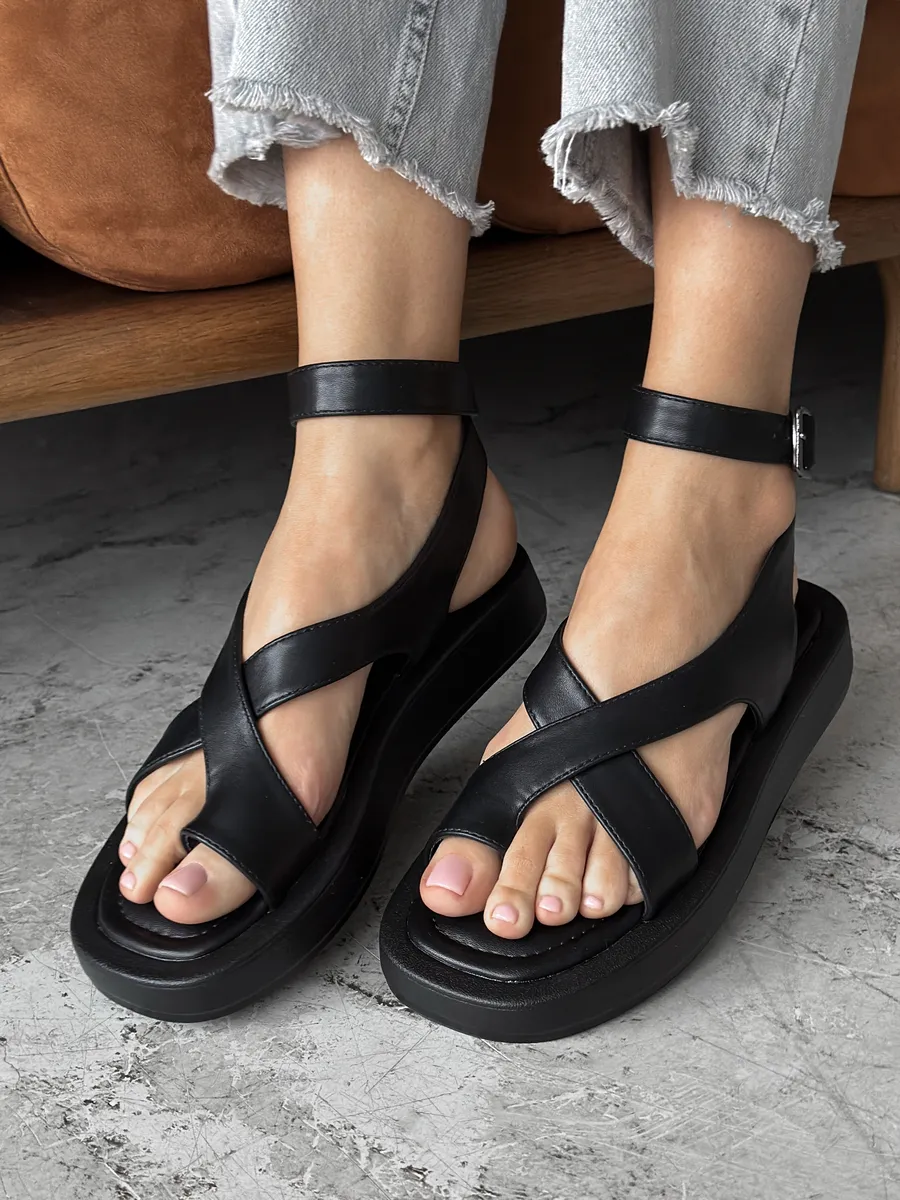 Босоножки летние удобные с перемычкой через палец