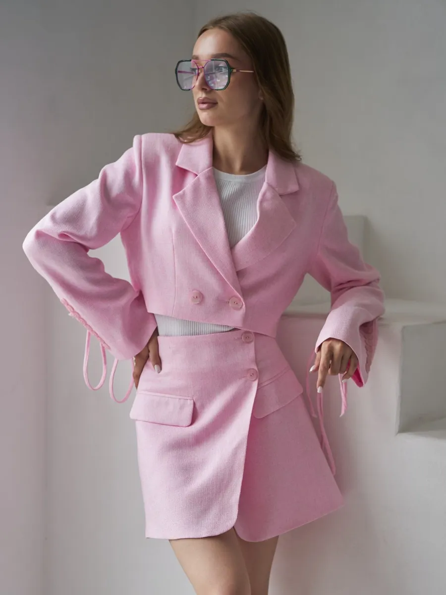 Костюм двойка с короткой юбкой классический