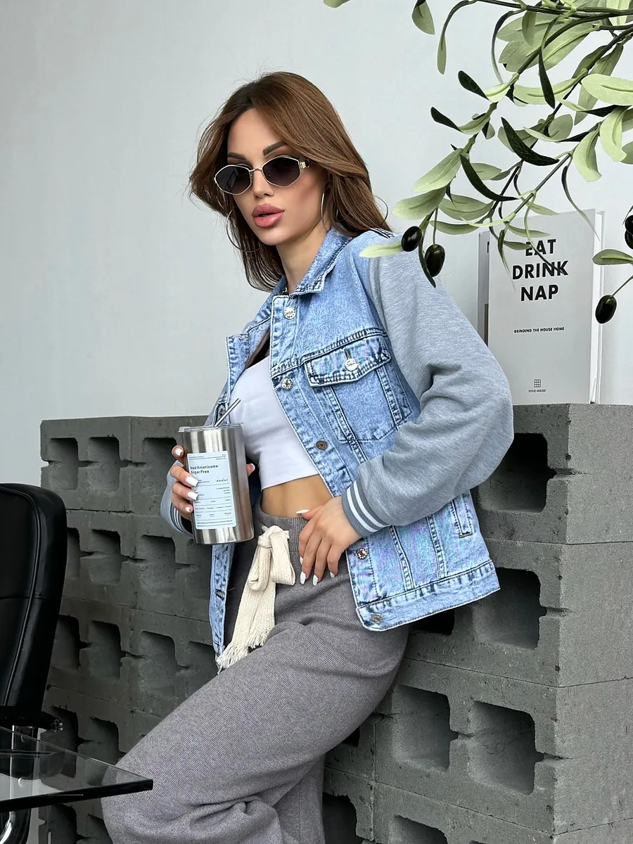 Джинсовая куртка с капюшоном