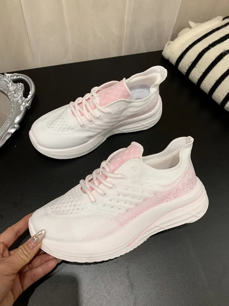 розовые кроссовки