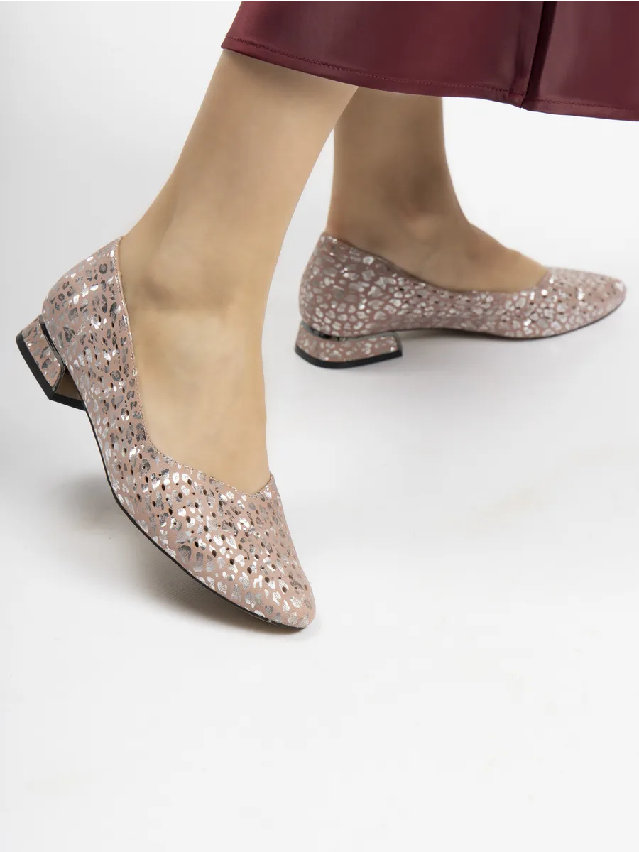 Туфли лодочки на низком каблуке