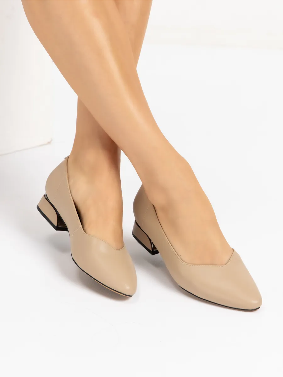 Туфли женские на низком каблуке
