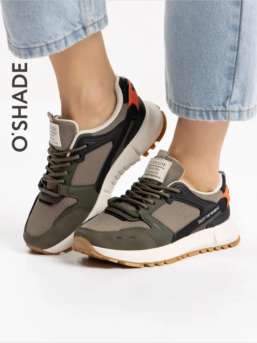 Кроссовки женские