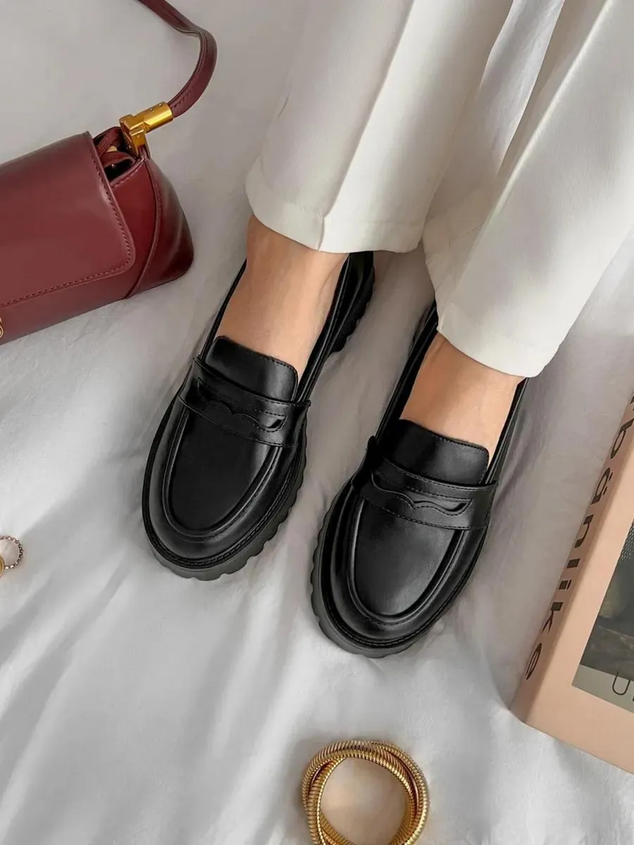 Лоферы на высокой платформе черные осенние