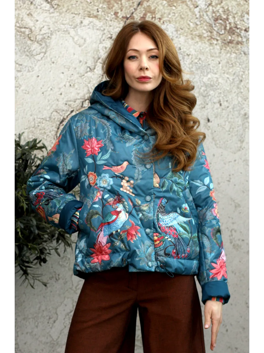 Куртка укороченная с капюшоном и принтом