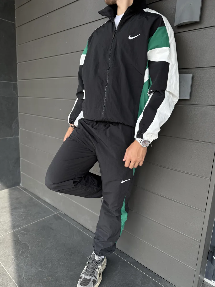 Спортивный костюм на молнии