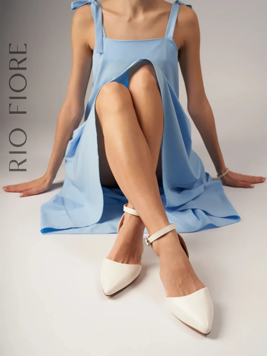 Туфли на низком каблуке свадебные с ремешком