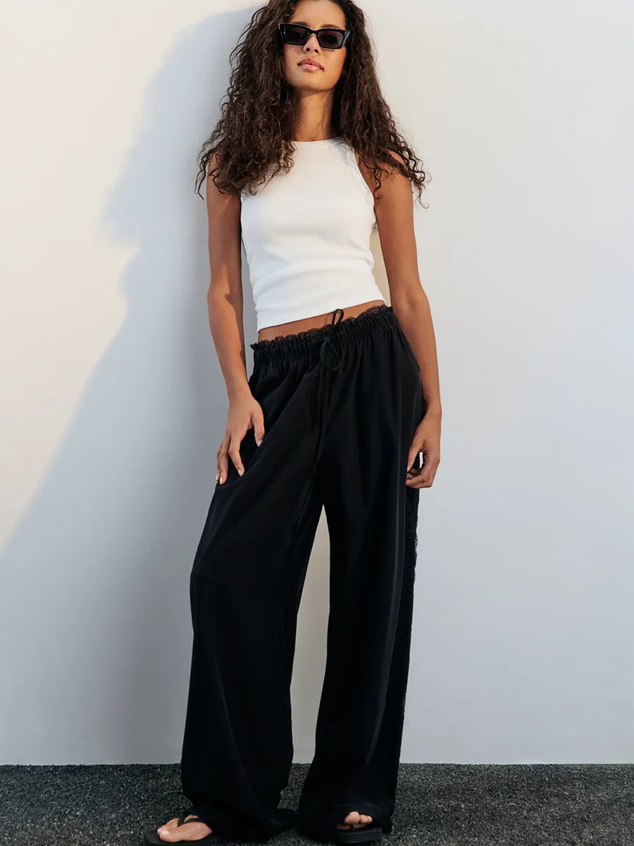 Брюки широкие с кружевными лампасами