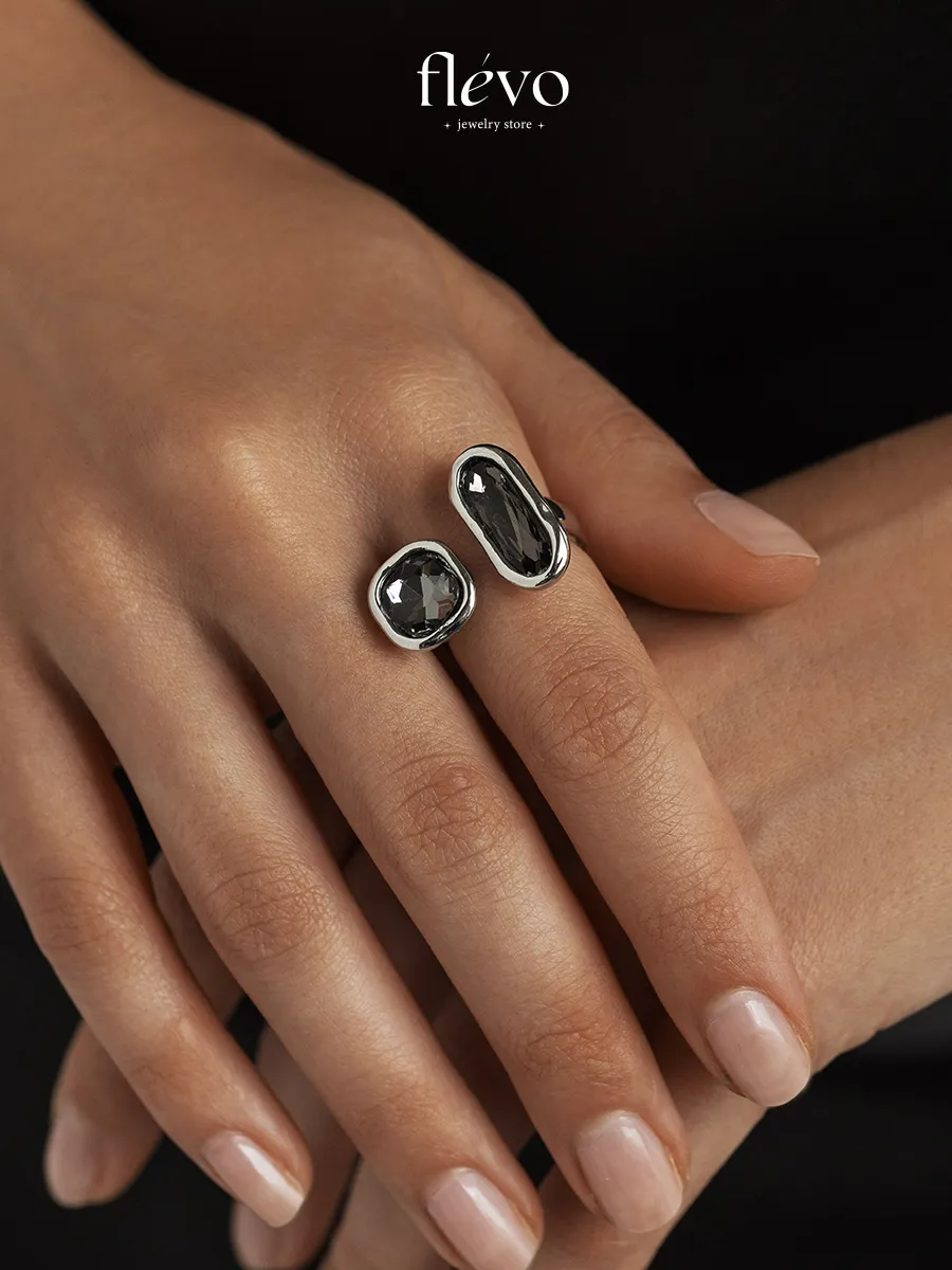 Кольцо регулируемое с камнем бижутерия