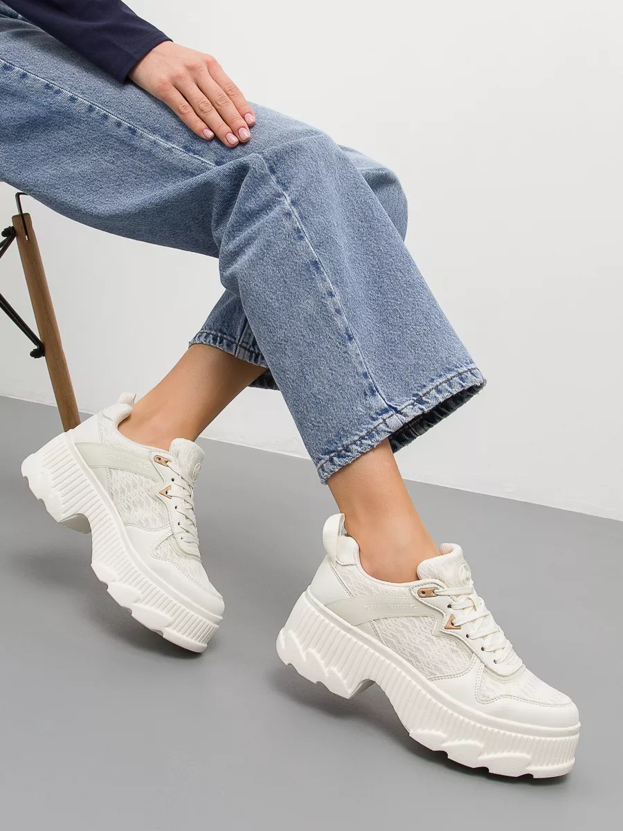 Кроссовки стильные на высокой подошве