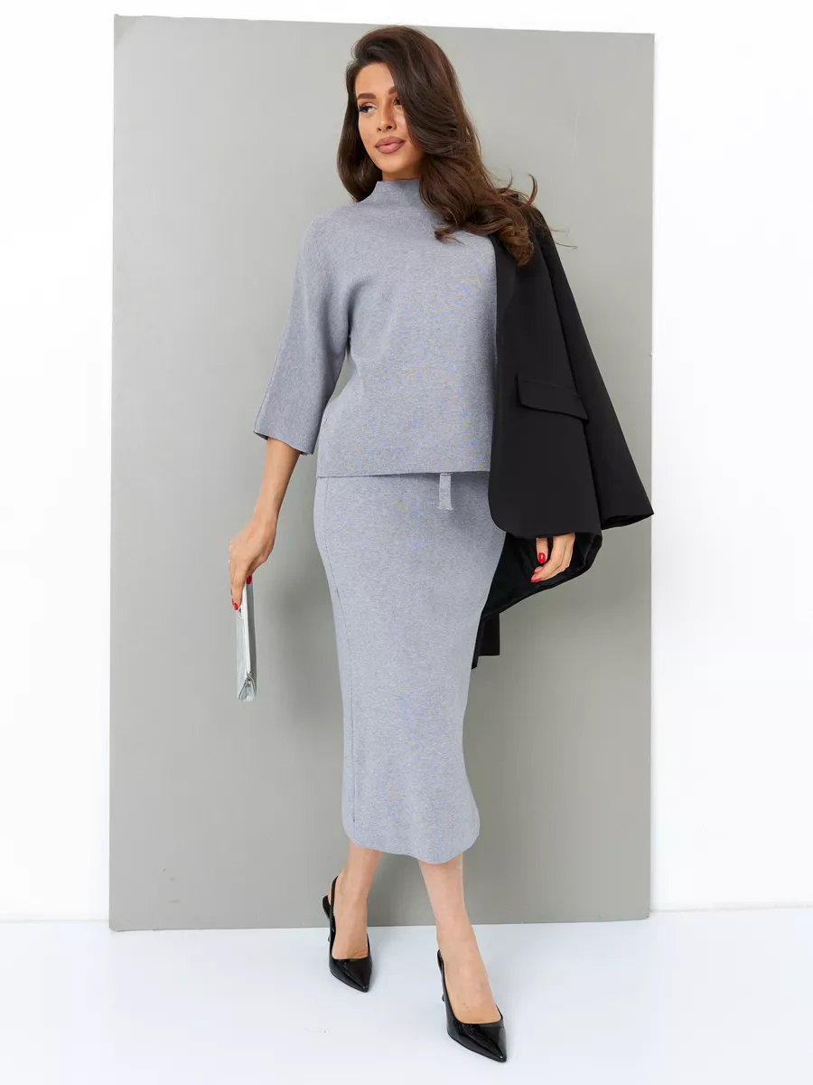 Трикотажный костюм с юбкой офис вязаный