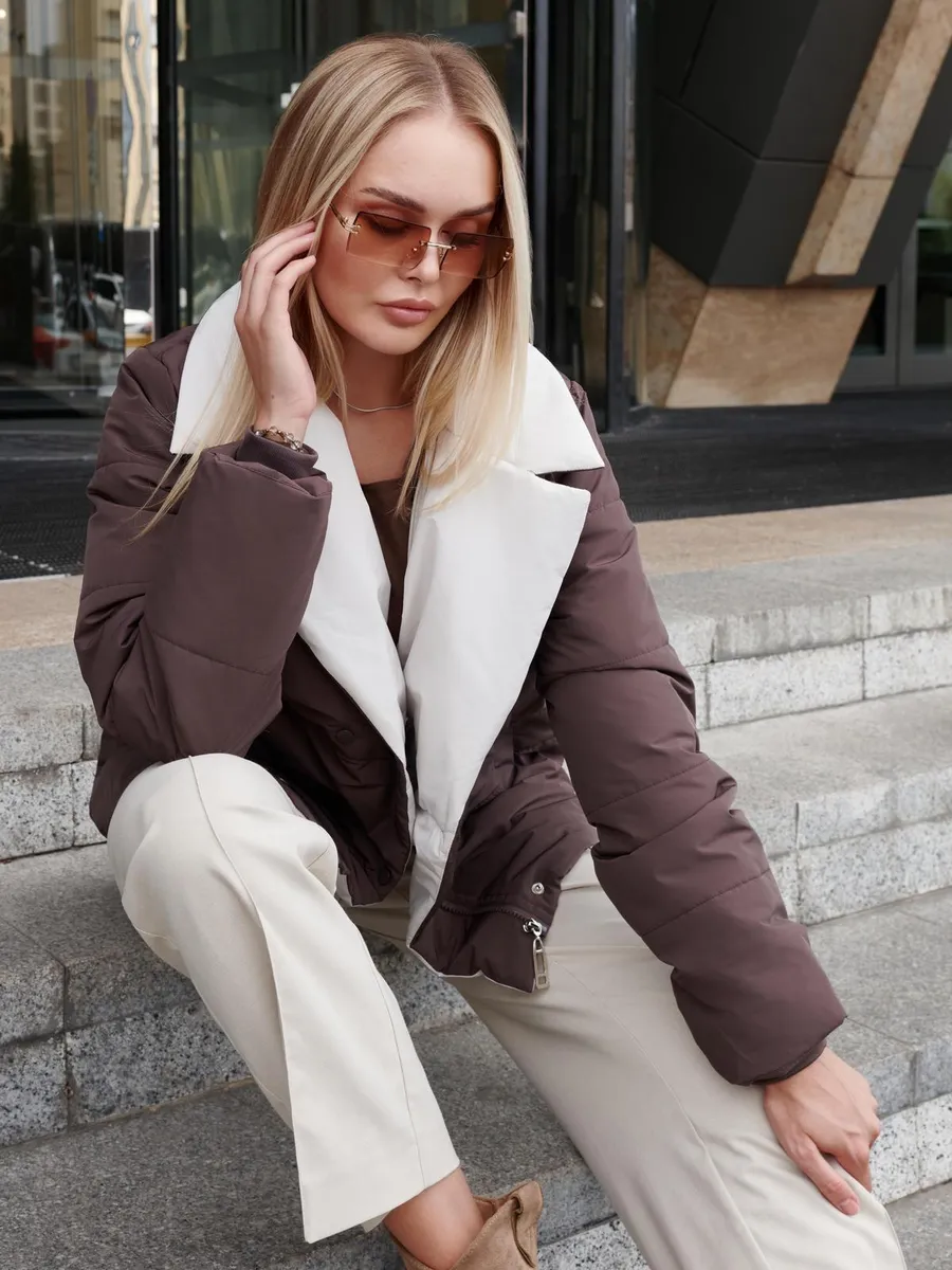 Осенняя куртка с капюшоном и манишкой