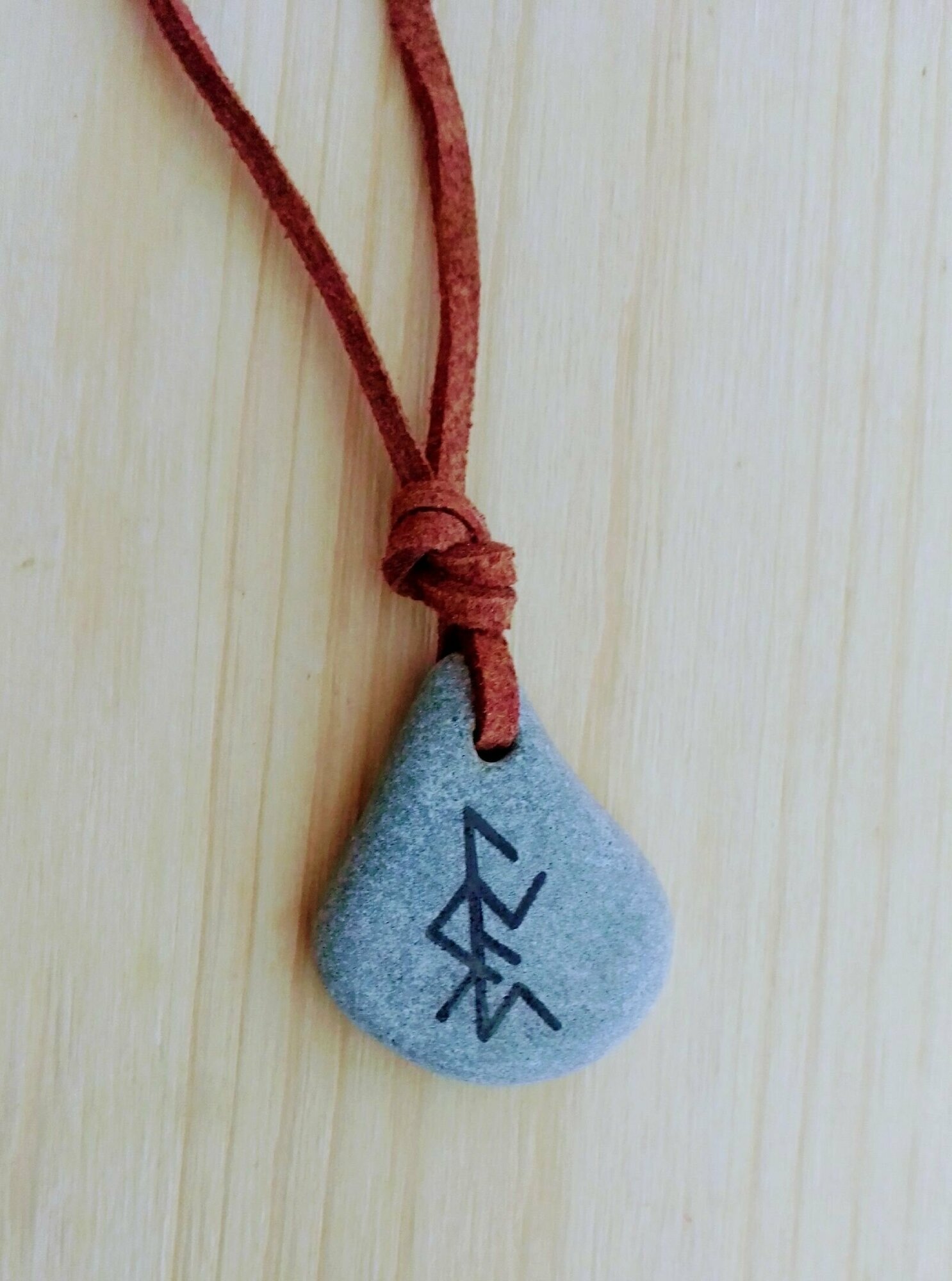 Талисман для успешной учёбы, сдачи экзаменов. Природный камень на шнурке