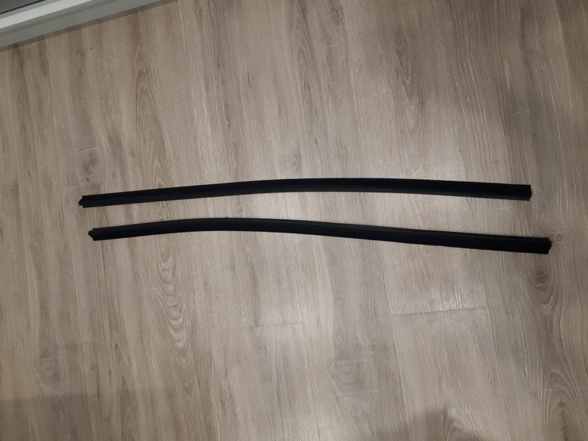 ВАЗ-2113. Бархотки внутренние подвижных стекол (горизонтальные)